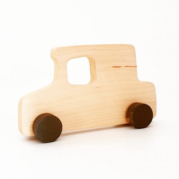 מכונית עץ בעיצוב רטרו