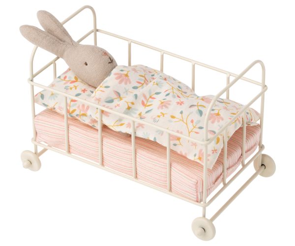 מיטת תינוק ממתכת מיקרו