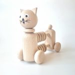 חשבוניית חתול על גלגלים מעץ מלא